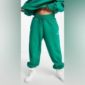 Nike Women’s XL Baggy Fit Phoenix Green Sweatpants